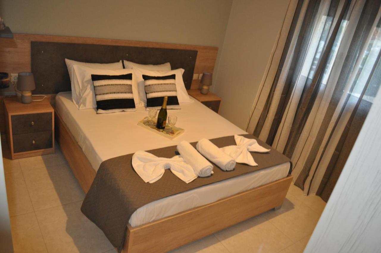 Liri'S Apartments Kalamákion Dış mekan fotoğraf